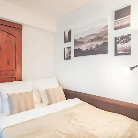 Ingyenes Parkolas Kert, Enyelmes Apartmán *